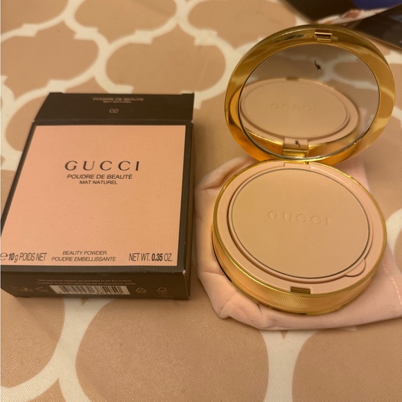 Gucci Beauty Powder in Shade 02 - Picture 2 of 2